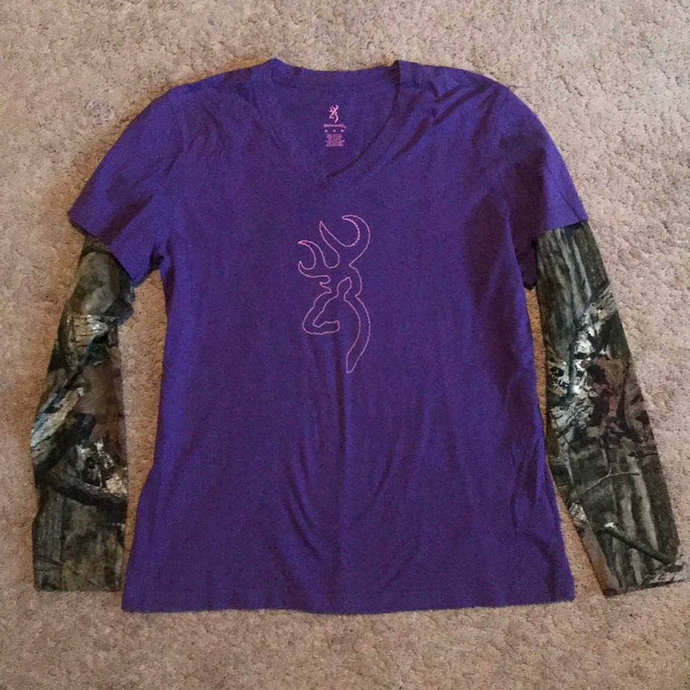 🛍 NWOT Women’s Browning Camo Sleeved V-Neck Tee